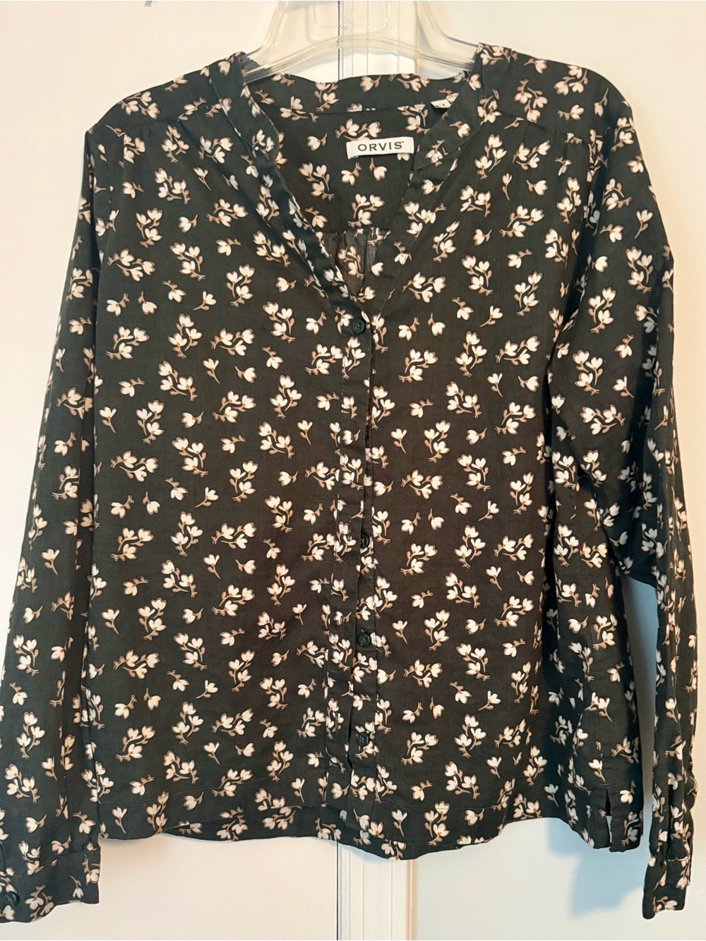 Orvis women’s blouse size medium. Deep hunter green with floral print